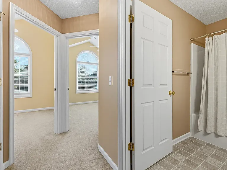 1094 Oakdale Ct — Photo 7