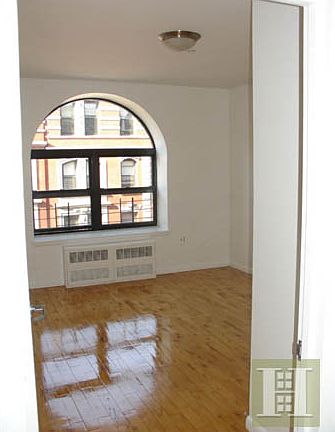 5th image of 212 W 111th St APT 6B