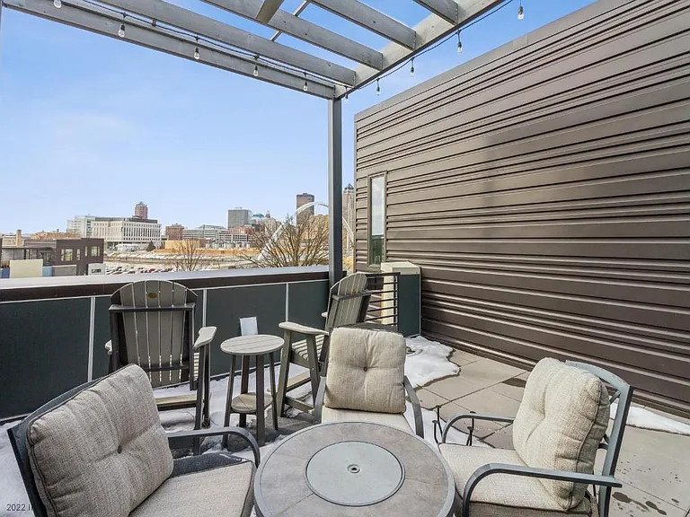 114 E Center St — Photo 23