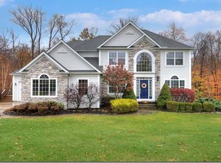 7987 Brook Cir, Macedonia, OH 44056