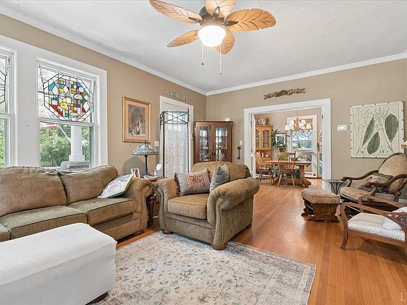 5th image of 984 Ashland Ave