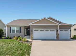 170 SE Stone Prairie Dr, Waukee, IA 50263