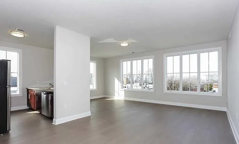 555 10th St #102 — Photo 2
