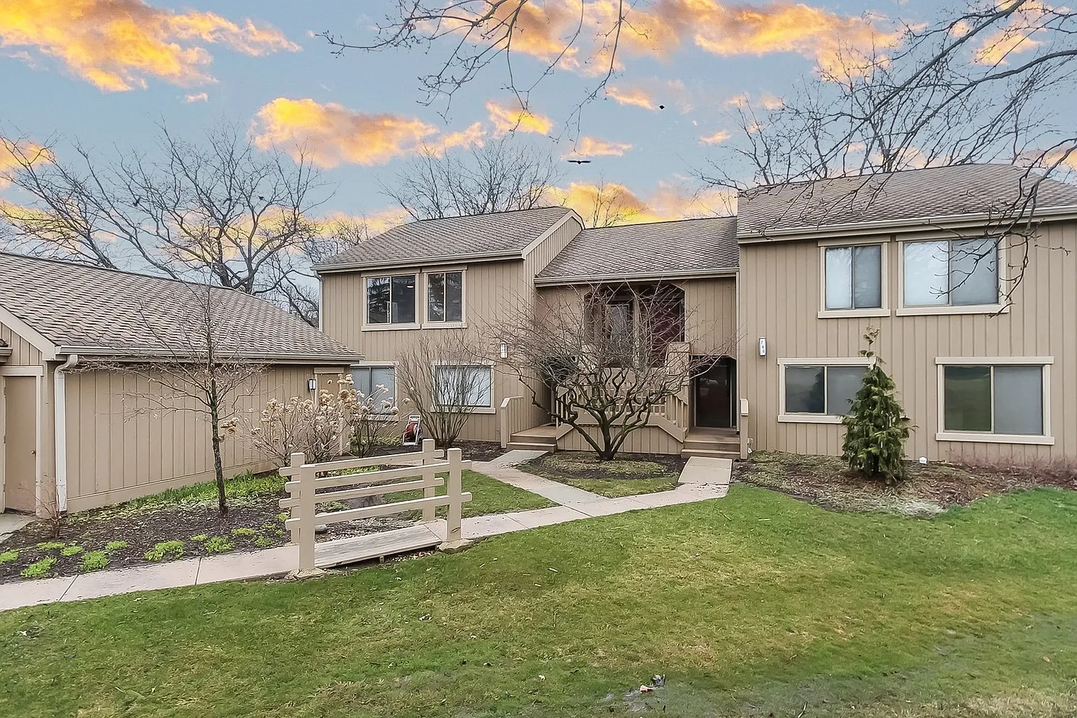 746 Oak Hill Rd APT A photo 1