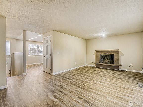 3rd image of 1510 155th Street E