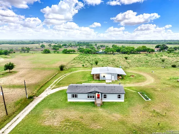 5991 FM 1343, Devine, TX 78016
