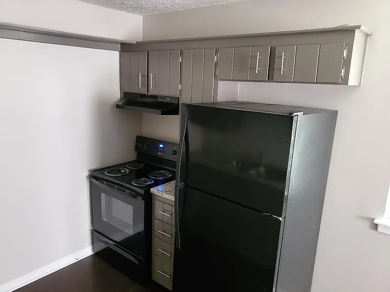 1421 Florence Ave — Photo 7