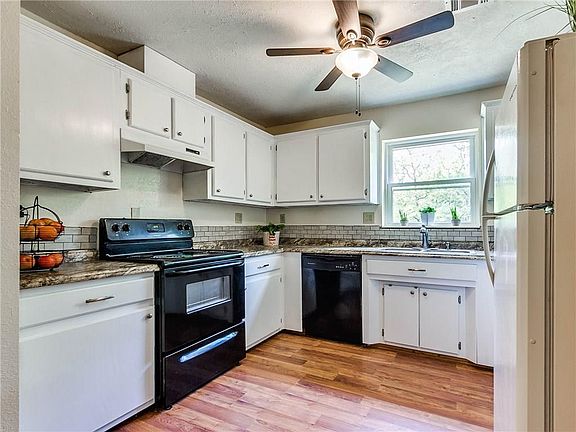 3rd image of 10402 141st Ave NE
