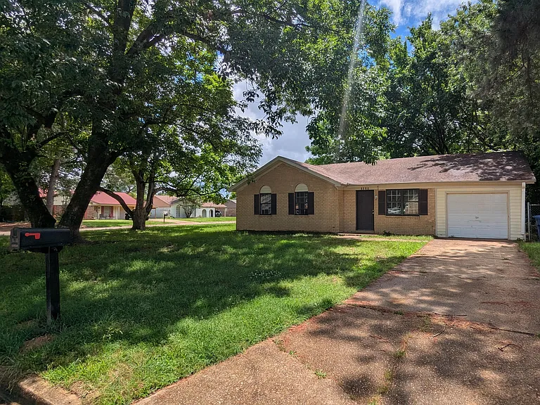 2905 Brook Cv — Photo 1