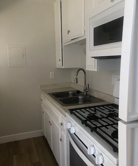 Ponderosa Apartments — Photo 4