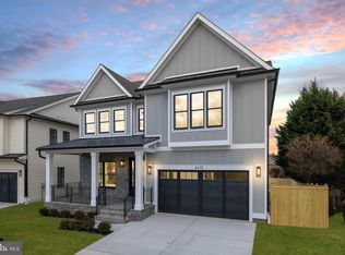 6415 Winnepeg Rd, Bethesda, MD 20817