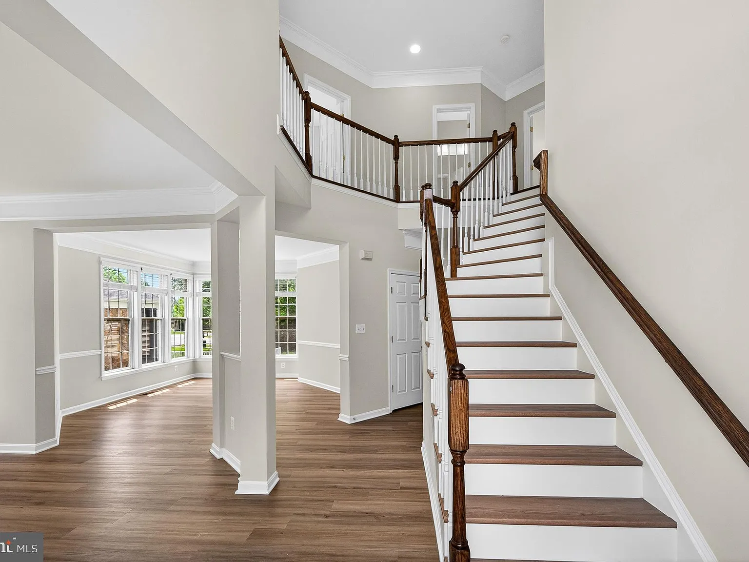 4 bed, 3.5 bath, 3662 sqft, $4,495 — Photo 3