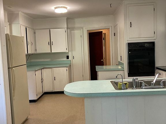 3rd image of 23 Thermos Ave