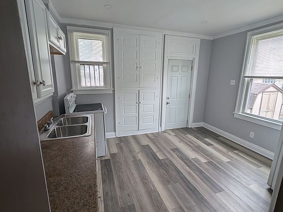 3rd image of 800-802 Lilley Ave