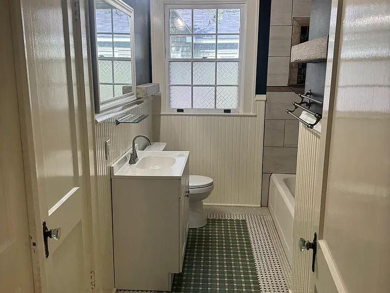 2219 Hill St — Photo 8