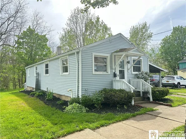 149 Eagle St, Fredonia, NY 14063