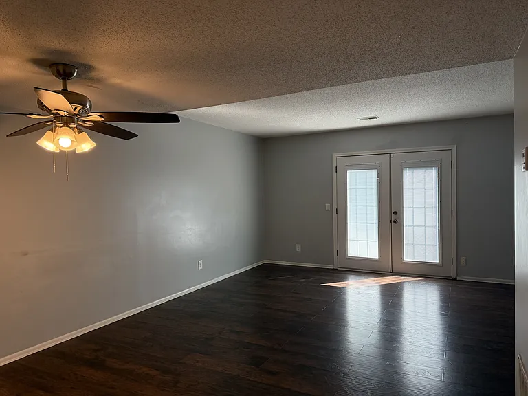 901 Olmstead Dr — Photo 3