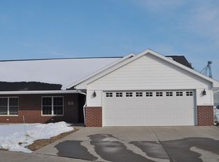 112 Bailey Dr #C, Manchester, IA 52057