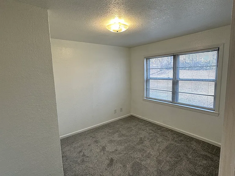7600 High Dr — Photo 10