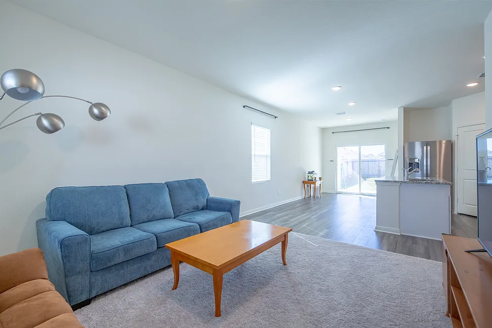 3 bed, 1212 sqft, $1,700 — Photo 3