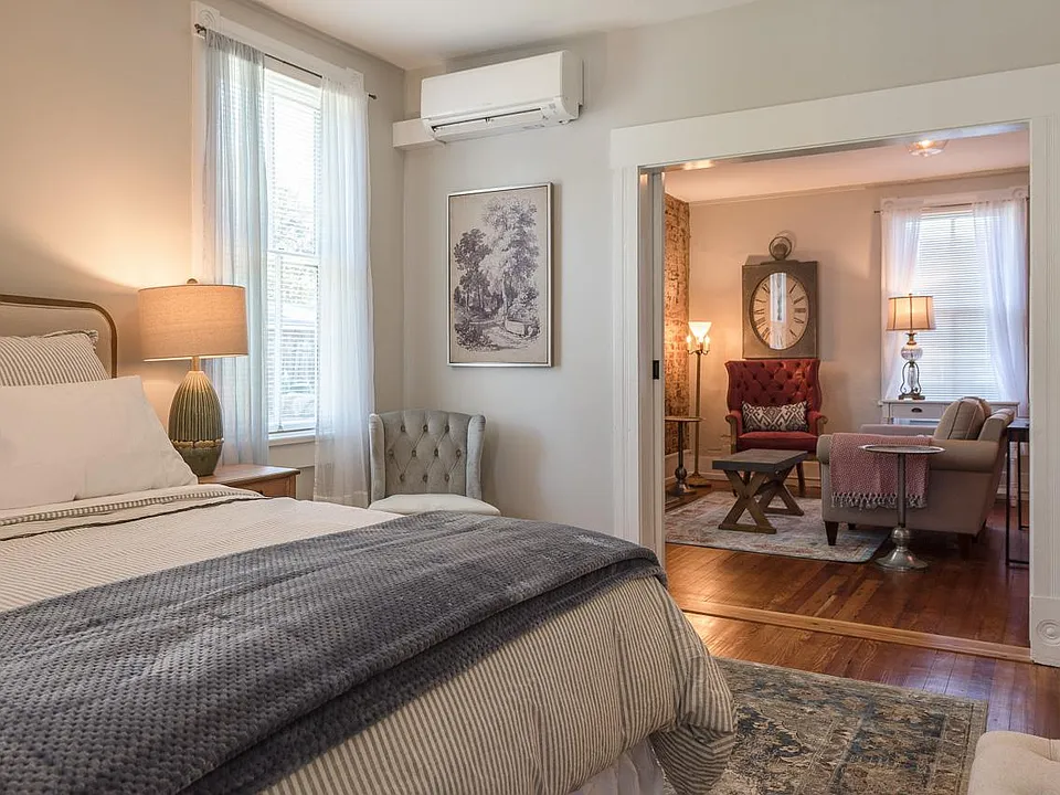 829 Belmont Ave #1A