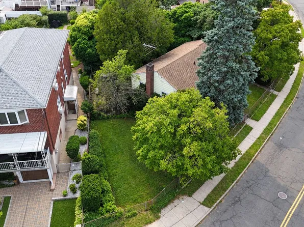 3140 Country Club Road, Bronx, NY 10465