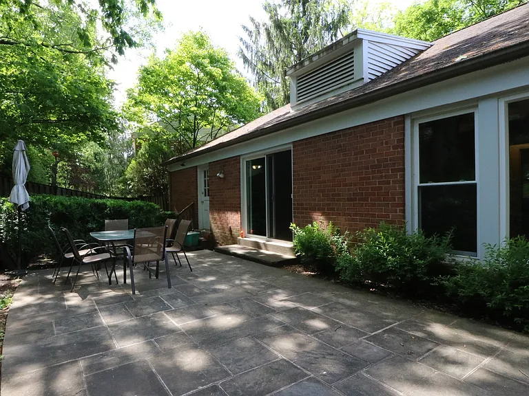 6703 Rannoch Rd — Photo 44