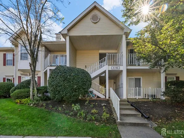 9 Ruby Ct, Franklin Park, NJ 08823