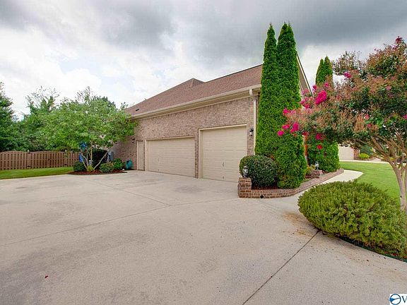 3rd image of 224 Bishop Farm Way