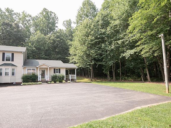 5th image of 604 Goose Meadow Dr