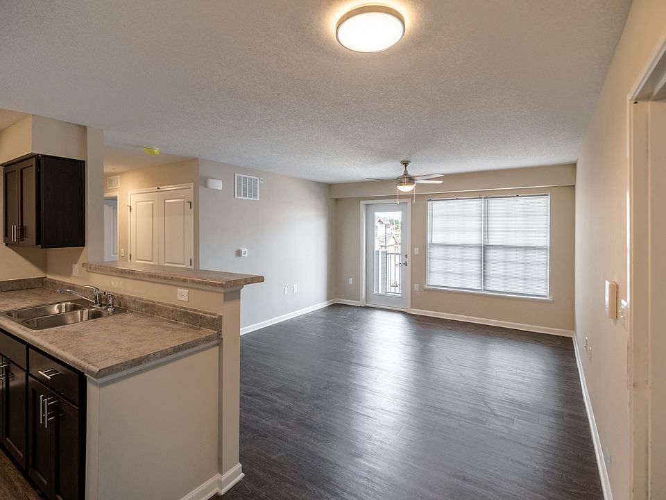 1st image of 69 Miller Ave SW #210