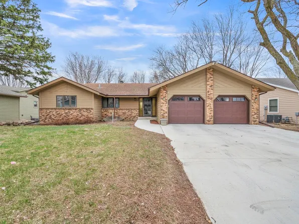 1041 28th St, Spirit Lake, IA 51360