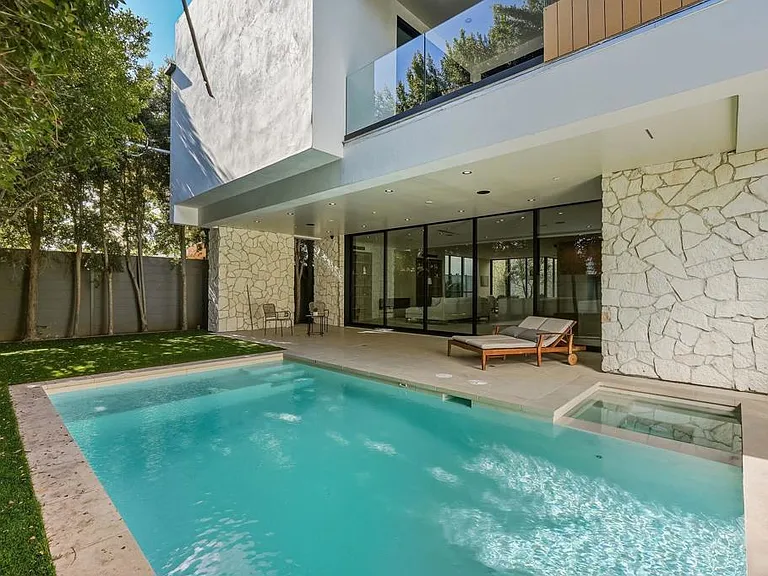 824 N Curson Ave — Photo 10