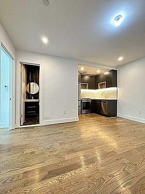 2nd image of 224 Hawthorne St #3K