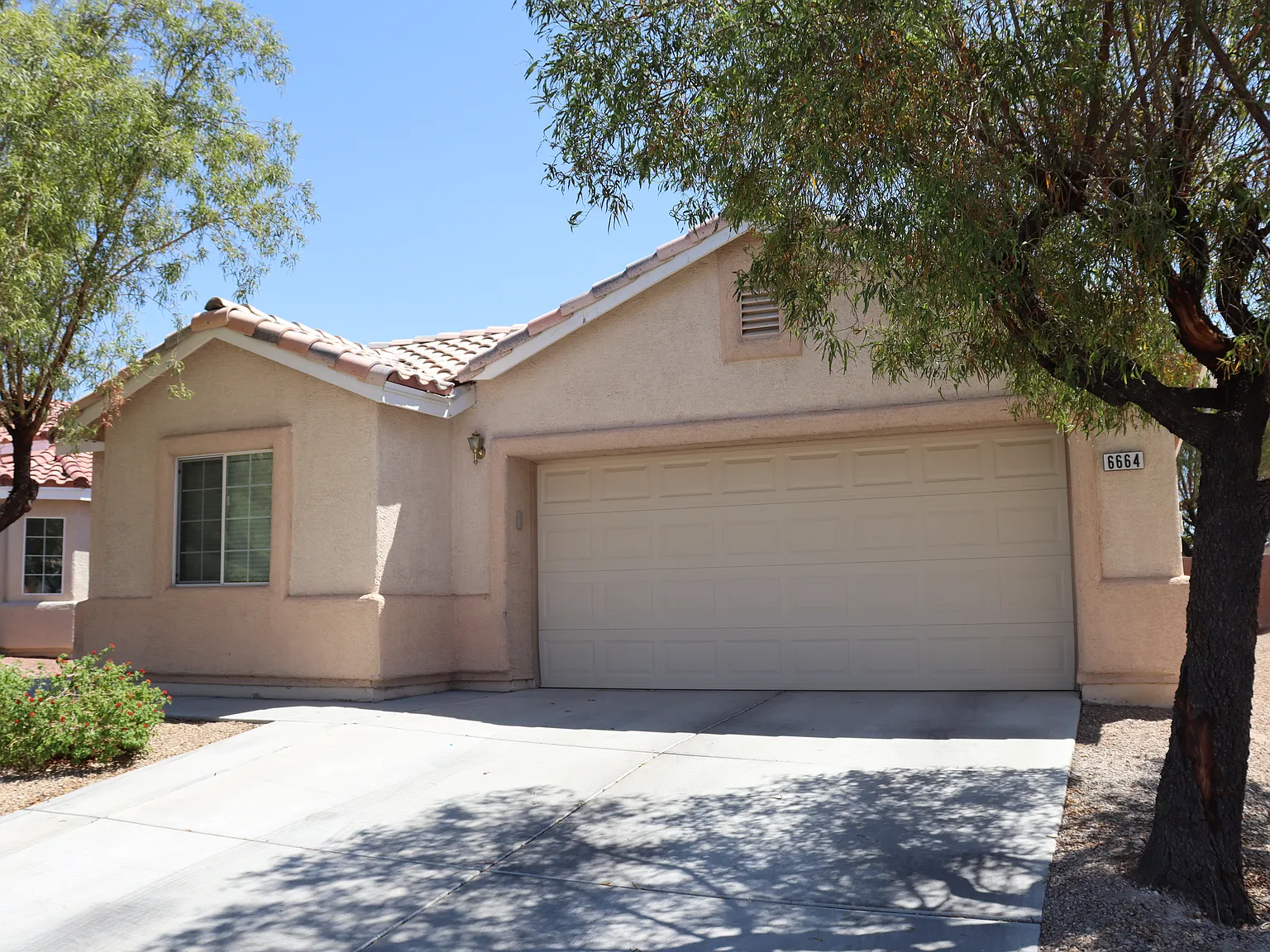 4 bed, 1914 sqft, $2,450 — Photo 2
