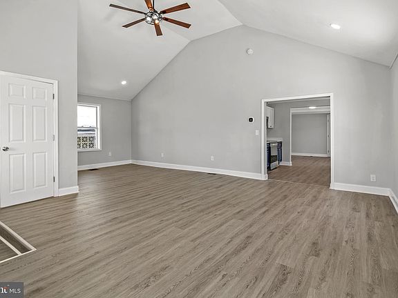 3rd image of 315 Riverside Dr