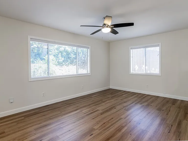 22436 Avenue San Luis — Photo 7