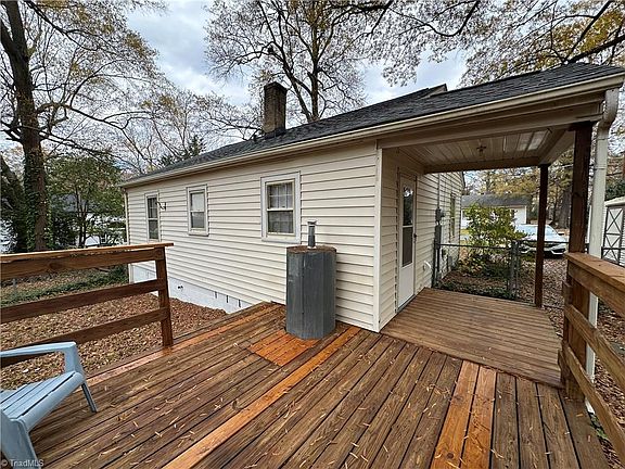 5th image of 1011 Bellvue St