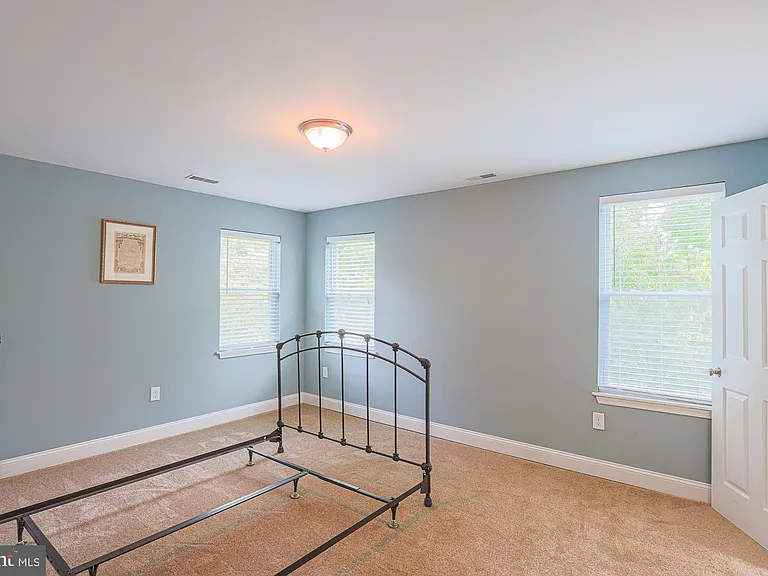 215 Clarendon Ave — Photo 39