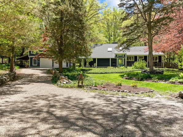 20 Seymour Road, Woodbridge, CT 06525