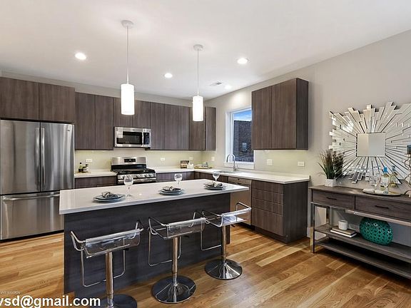 5th image of 1127 W Granville Ave #1717