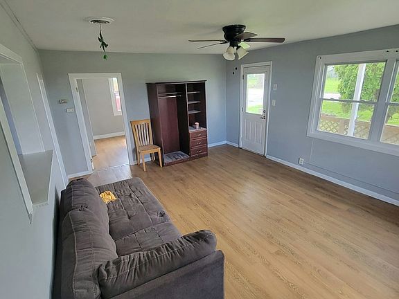 3rd image of 29 1st St NE