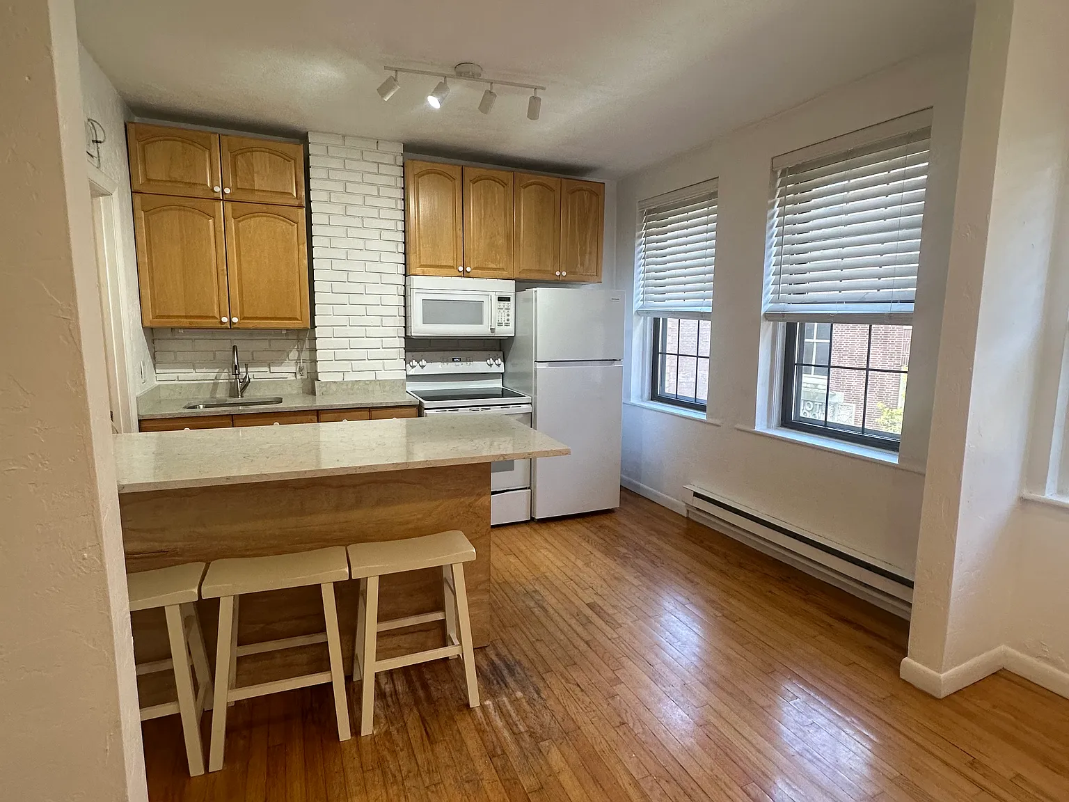 2 bed, $3,100 — Photo 2