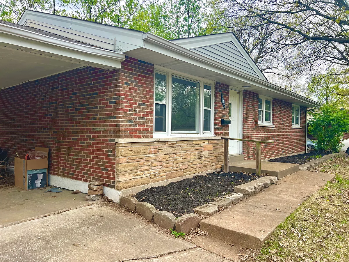 Building Photo - 932 Thatcher Ave