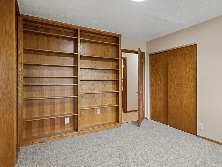 Imperial Heights Apartments — Photo 32