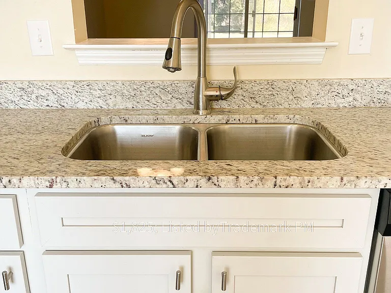1921 Shady Oak Dr — Photo 8