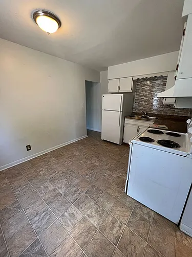 515 W Oak St Photo 1