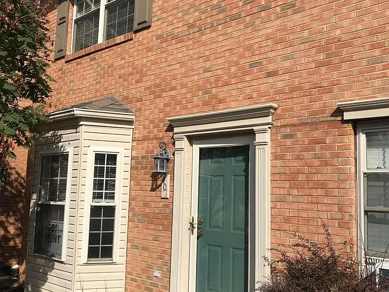 403 Woodspoint Dr — Photo 6