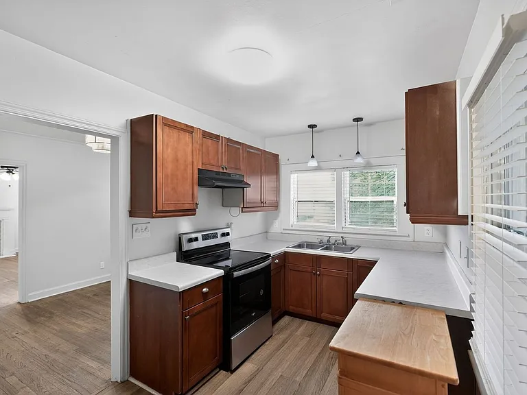 879 Sylvan Pl SW — Photo 5