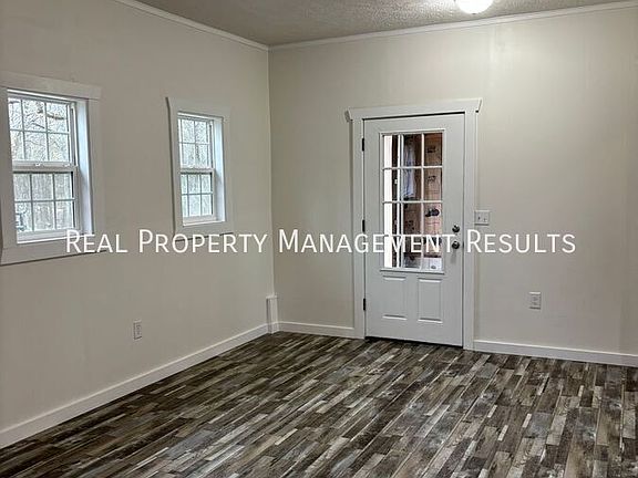 2nd image of 444 E Eble Rd